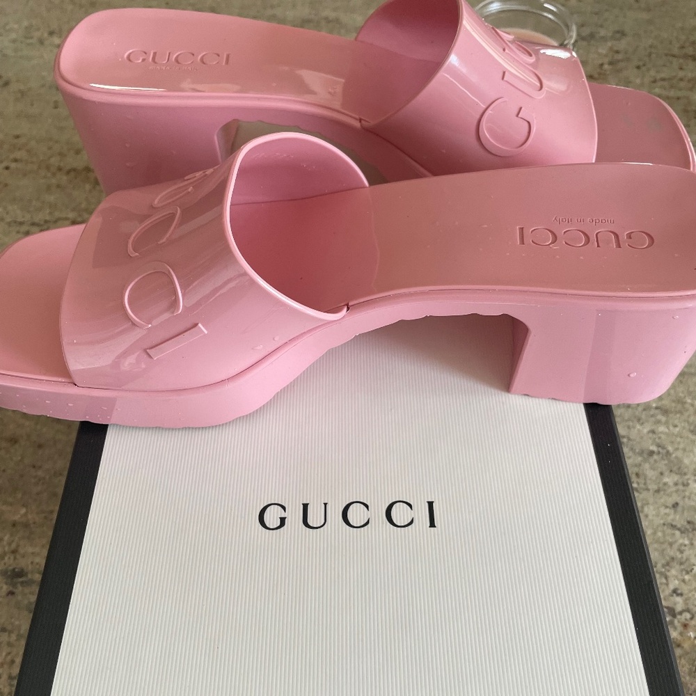 Gucci Rubber Sandals in “Wild Rose”